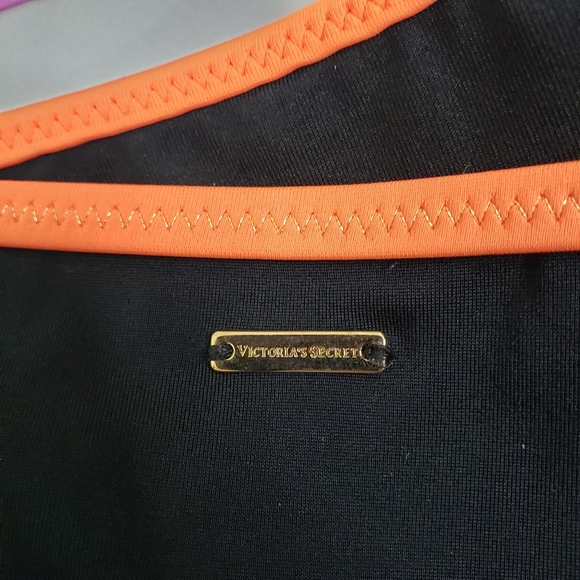 Victoria's Secret The Getaway HalterBikini - Picture 9 of 9